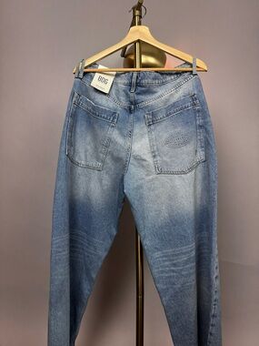 BDG Women's Light Blue Boyfriend Jeans